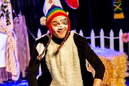 Oliver Yellop c Lidia Crisafulli